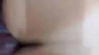 شعر طويل مقيد بينما تعامل الخادمة الهندية جنسيًا بعنف