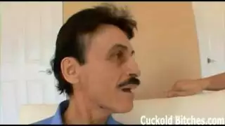 بعد جماع جامح، تركع على ركبتيها لوليمة سائل