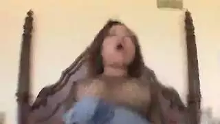 معرض لقضيب ناري أحمر عملاق
