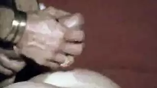 أثداء يابانية كبيرة ترتد على قضيب صلب