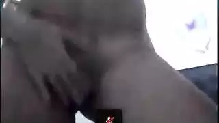 مص الثدي الساخن في مشهد جنسي صريح