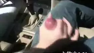 مص قضيب وجهًا لوجه: زهرة لطيفة تمتلئ حلقها