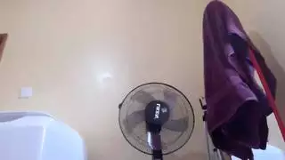 الأخت تعري ابن عمها