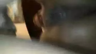 المرة الأولى التي يأخذ فيها الفتى الأشقر قضيبين معاً