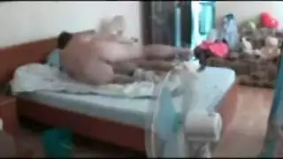 قضيب السائح الضخم يوسع فم وفرج الهوية الفرنسية الضيق