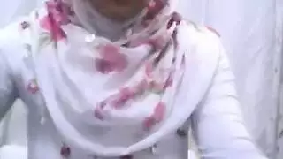 محجبة جميلة تلعب في زب