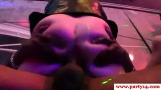 ثقوب ملتوية مملوءة بخشونة مغامرة تثليج صريحة