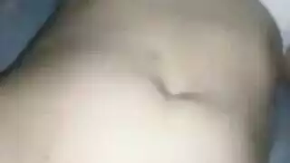 عاهرة ناضجة مدمنة تُمارس الجنس بشدة مع شاب من الحي