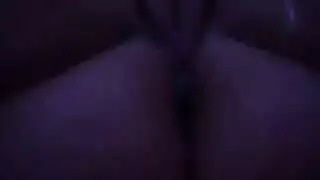 حفلة تبادل زوجي: رجل ناضج ينضم لزوجين شباب لممارسة جنس شرس