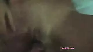 مراهقة جذابة تجرب آلة السيبايان الإباحية