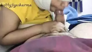 مَشْهَدٌ عَائِلِيٌّ إِبَاحِيٌّ: مَنِيٌّ عَلَى الثُّدُيِ وَخَيَالُ الاِسْتِحْمَامِ بِالنُّطْفَةِ