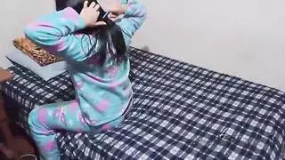 التسلل لممارسة الجنس مع فرج جارتي المبلل دون أن يلاحظنا أحد