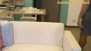 مكالمات منزلية ساخنة: عاهرات جميلات مستعدات لجنس مكثف