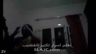 فاتن عربي يئن ويضرب قضيب سعودي ضخم