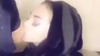 خضوع مقنع: فرج ضيق يتمدد في القيد