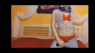 فتاة محجبة مغرية تلمس كسها المبلل مباشرة هزة جماع محجبة