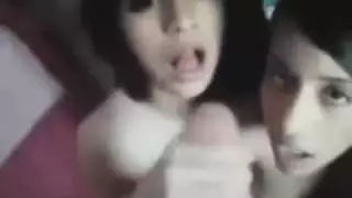 زوجة الأب الجشعة تُمارس الجنس الوجهي وتُملأ بالسائل المنوي