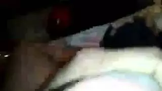 طفل تمص عير