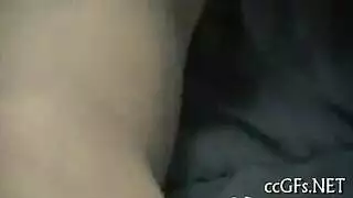 مراهق مصدوم يشاهد عشقه المسيطر يعمل على قضيبين صلبين بقبضتيه