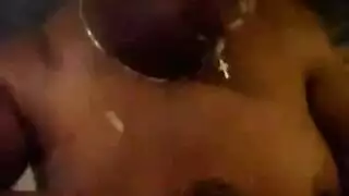 الديك ضخمة معصوب العينين تون