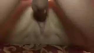 كوجر فاتنة تأخذ جولة صريحة، كسها وثدييها يحلبان قضيبي