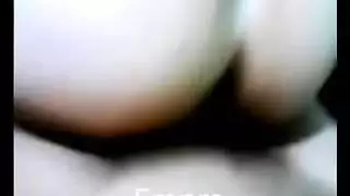 أثداء كبيرة ومؤخرة ممتلئة في فيلم إباحي