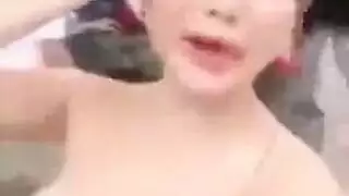 صف جنسي أخلاقي عنيف يتضمن تحفيز حلمات مكثف