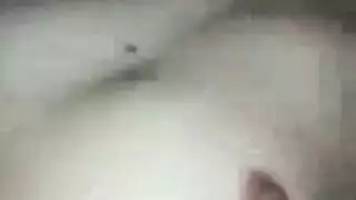 زوجان حقيقيان يشاركان مشاهد جنسية شغوفة على كاميرا مباشرة