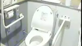سيسي على ويبكام يئن ويقذف أثناء استمناء على المرحاض