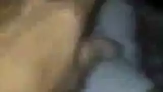 فاتنة النشوة ضخ في الزاوية بواسطة ديكس متعددة في مؤخرتها