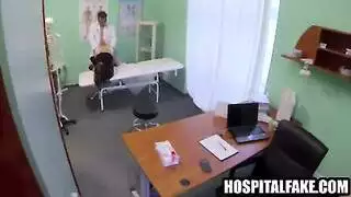 تعبيص و إدخال يد في الكس و الطيز