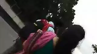 سمراء مغرية تكشف ثدييها وكسها المبلل لجلسة مص عنيفة