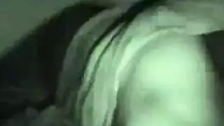 زوجة الأب ترى قضيب ابن زوجها المنتصب وتوقظه بجنس فموي