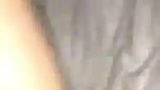 عاهرة شبكة العنكبوت تبتلع السائل المنوي بعد تلقيح عميق