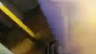 عاهرة جائعة للقضيب تخدم فتحتها المبللة