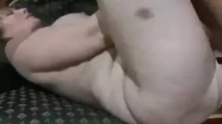 سكس امهات ام جسمها نار تدخل علي ابنها وهو يمارس العاده السريه الاباحيه