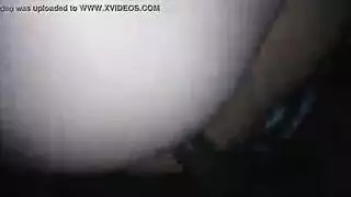 أثداء طبيعية كبيرة بحلمات مثقوبة في عبودية صريحة