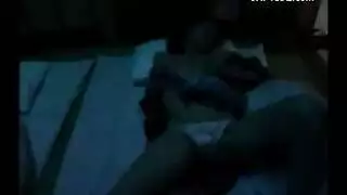فرج آسيوي مبلول يُضرب بقوة في مشهد مسبح خارجي