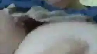 فتيات مراهقات هاويات ذوات أثداء كبيرة في فعل مثلية صريح