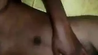 عذراء سيدة الثدي ضخ على كاميرا ويب