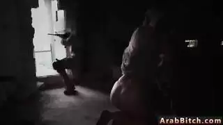 أول مرة مبللة: لعب عطري مع كس رقيق في البخار العربي