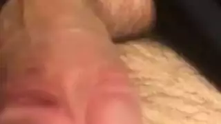 بتتكلم ف التلفون