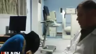 تسجيل سري يوثق علاقة جنسية جامحة للطبيب في العيادة