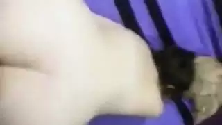 مراهقة مثارة تمص الزبر وتتناول نيك في وضع كلبي