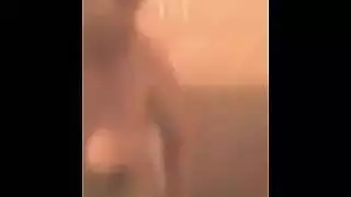 الجزء الإباحي: عاهرة مثارة تصرخ أثناء أكل فرجها وجنس كلابي