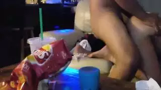 تتعرض للضرب من قبل الجار العربي بدلاً من ليلة الزفاف