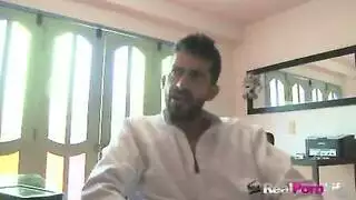 سكس ثلاث رجال سود ينيكو امرءه في خرم وطيظها