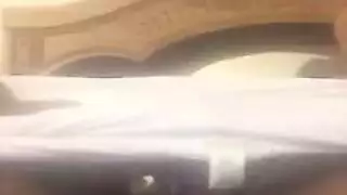 أم تعرض فديو لجسدها للبيع
