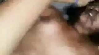 حمام فندق فاخر: وقحتان لاتينيتان تشاركان قضيبًا سميكًا