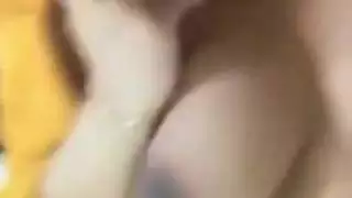 امرأة عربية فاتنة تمارس الجنس بأثداء ومؤخرة ضخمة